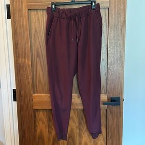 Lululemon on the fly jogger